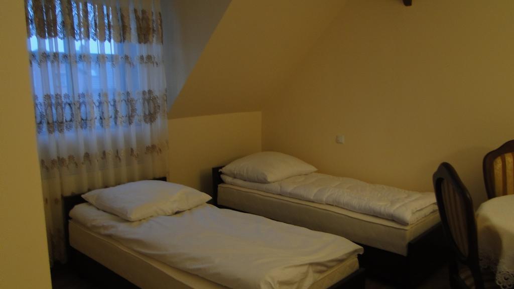 Pokoje Goscinne W Ratuszu Ogrodzieniec Habitación foto