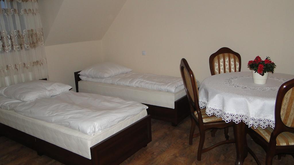 Pokoje Goscinne W Ratuszu Ogrodzieniec Habitación foto