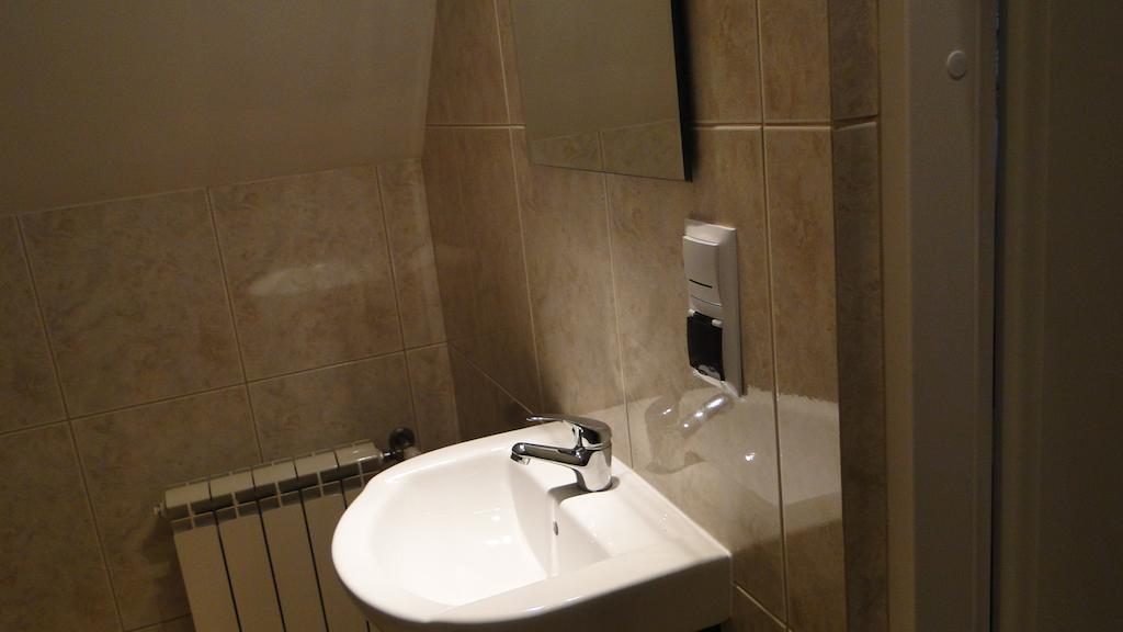 Pokoje Goscinne W Ratuszu Ogrodzieniec Habitación foto